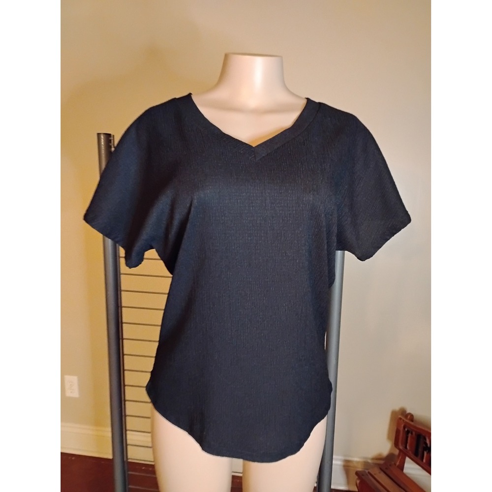 Adeline Clothing Womens V-Neck Textured Short Sleeve Top Black Size S Curved Hem